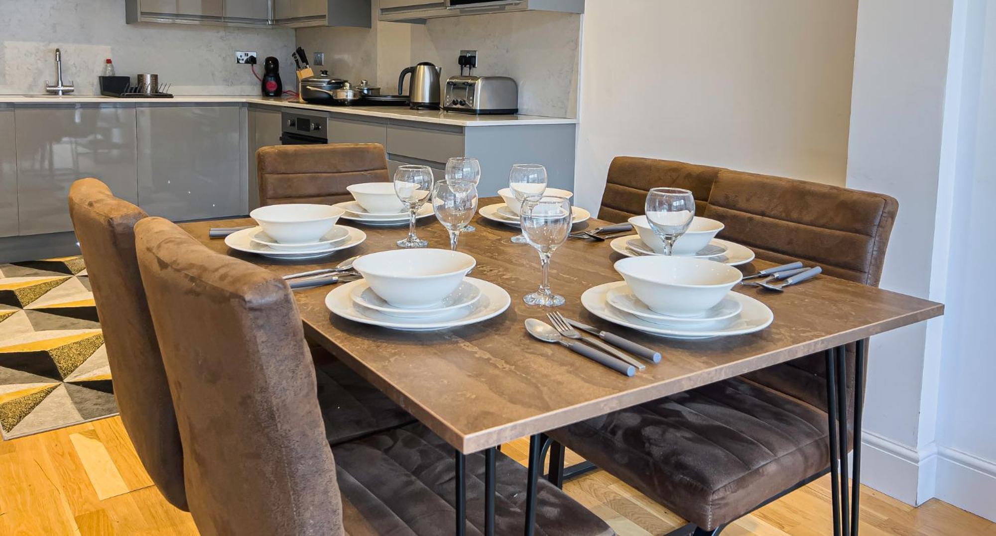 Deluxe 3 Bed Flat With Garden *