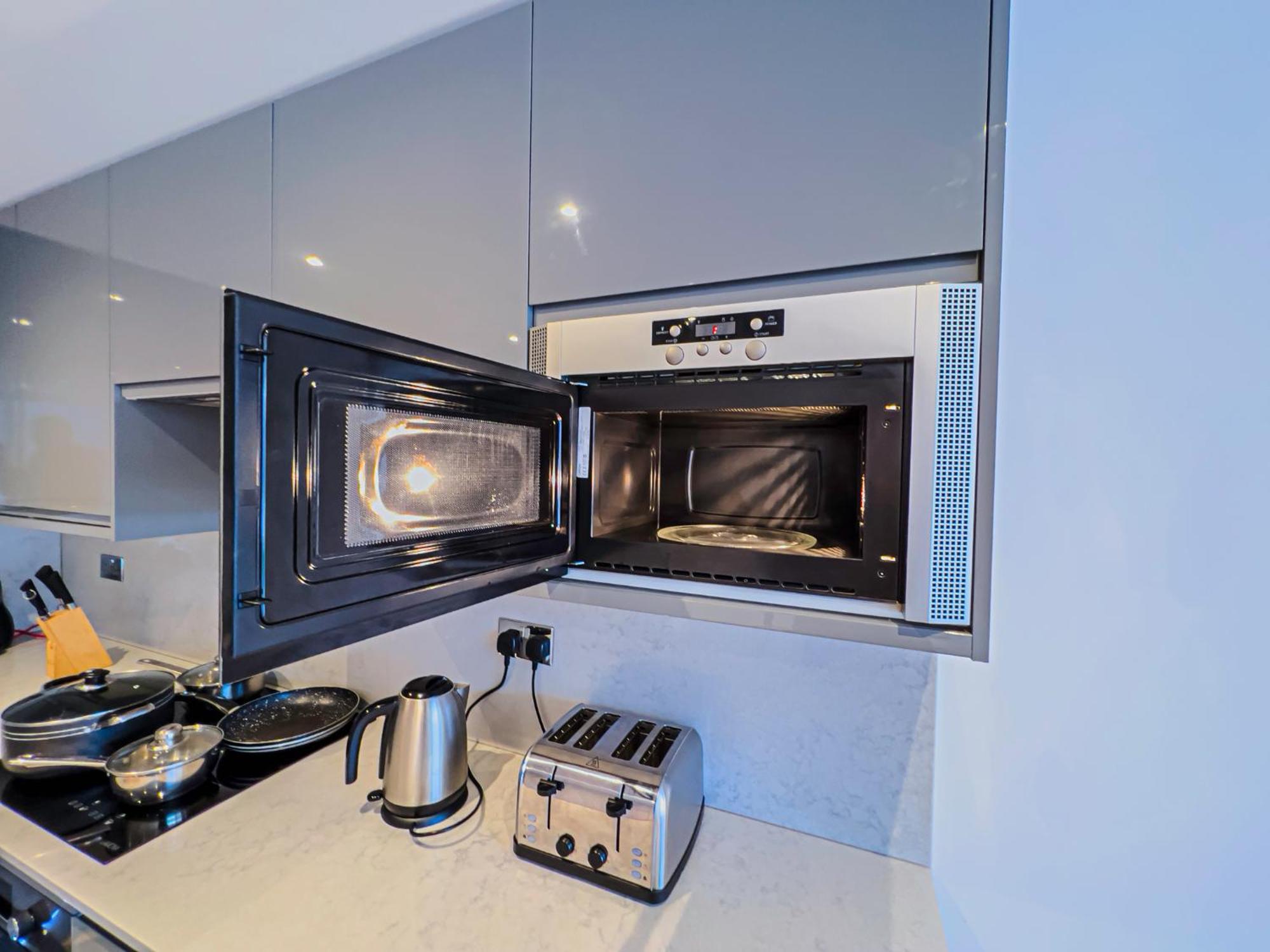 Apartment Deluxe 3 Bed Flat With Garden Finchley