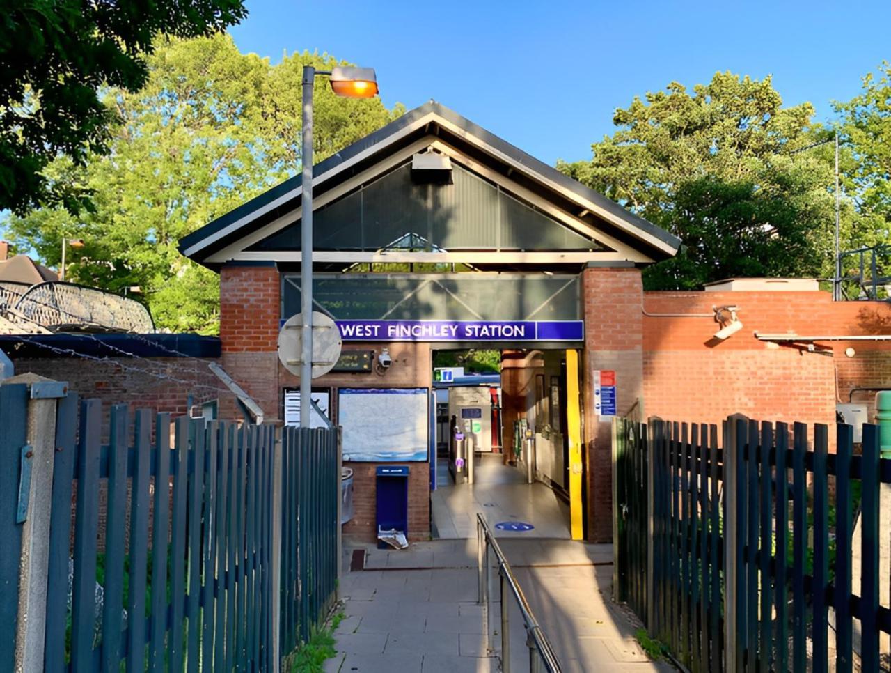 Deluxe 3 Bed Flat With Garden Apartment Finchley