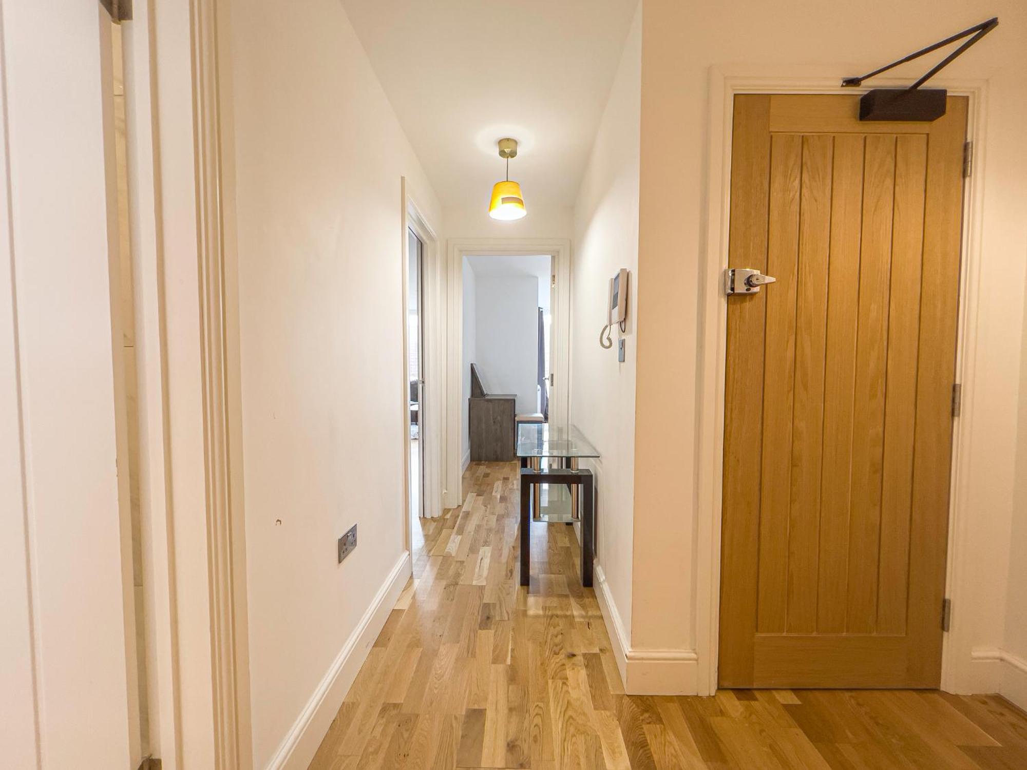 Deluxe 3 Bed Flat With Garden Apartment