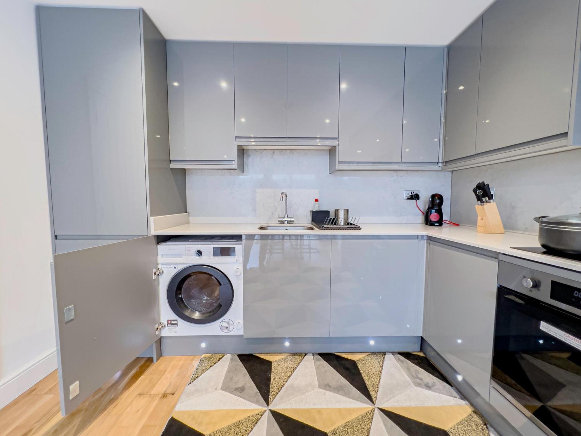 Deluxe 3 Bed Flat With Garden
