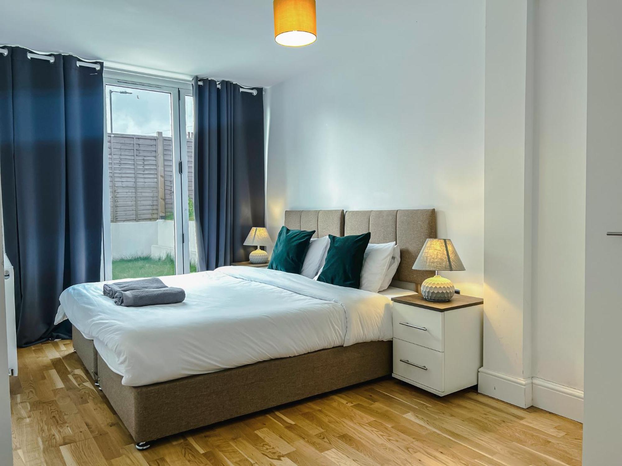 Apartment Deluxe 3 Bed Flat With Garden
