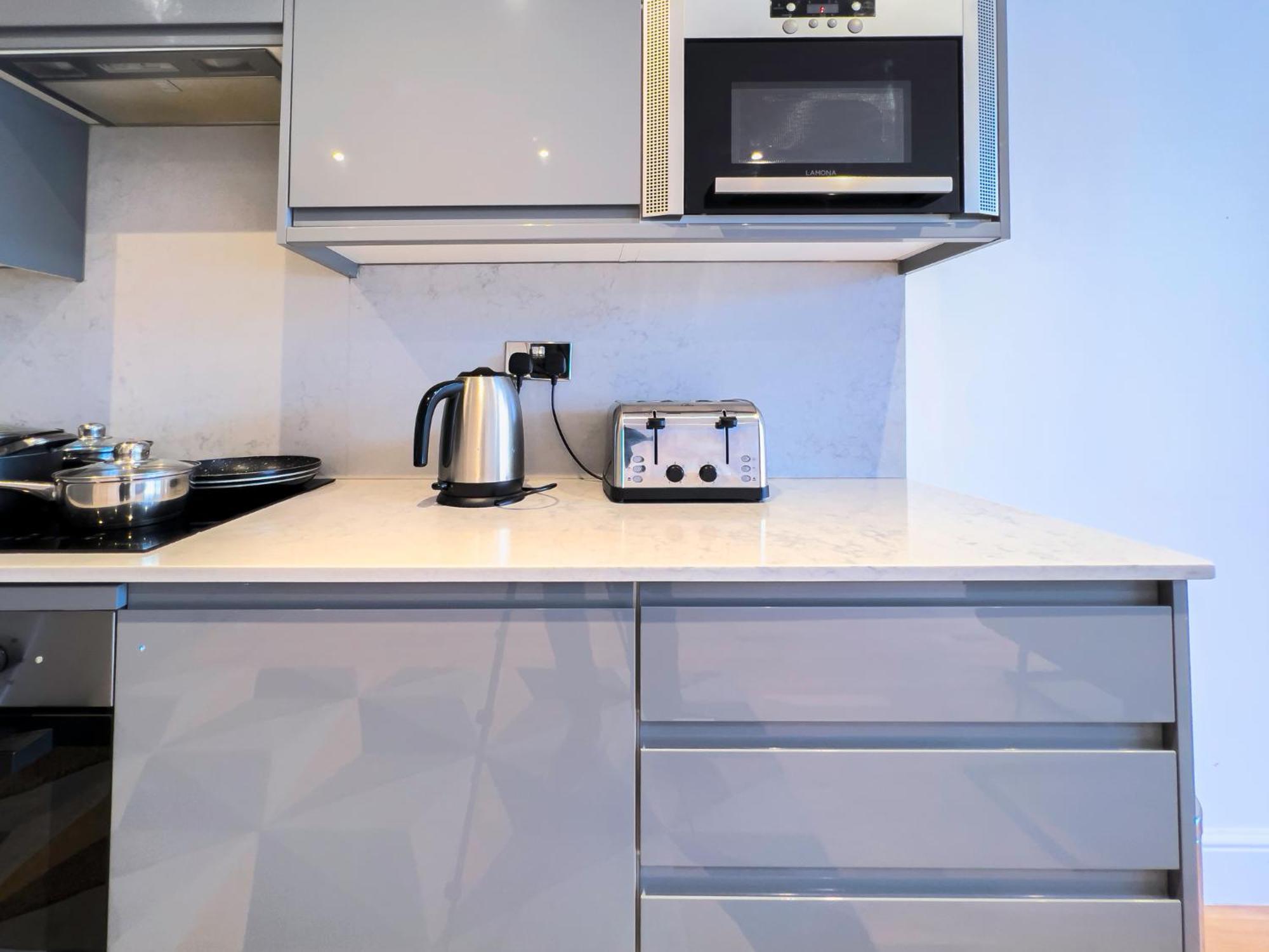 Deluxe 3 Bed Flat With Garden